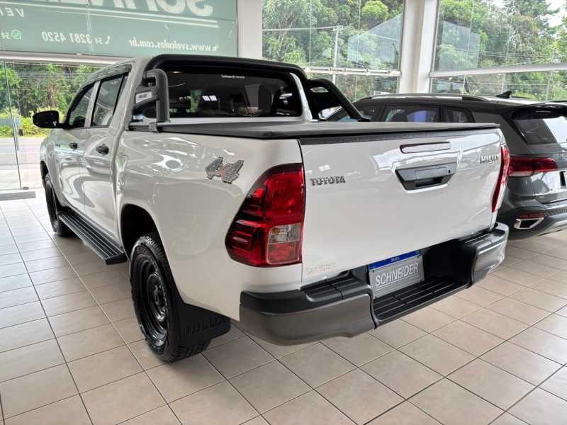 HILUX 2.8 4X4 CD 8V DIESEL 4P MANUAL - 2024 - NOVA PETRóPOLIS