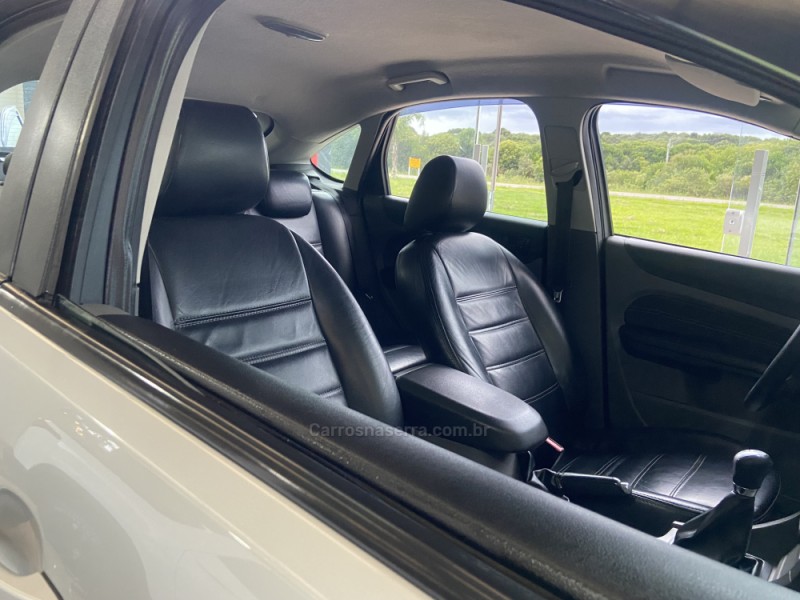 FOCUS 1.6 GLX SIGMA 16V FLEX 4P MANUAL - 2010 - NOVA PRATA