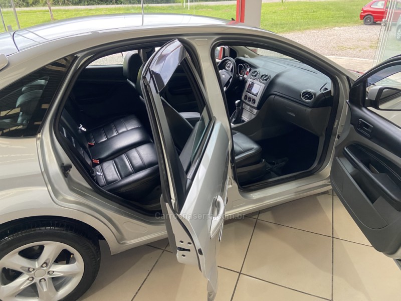 FOCUS 1.6 GLX SIGMA 16V FLEX 4P MANUAL - 2010 - NOVA PRATA