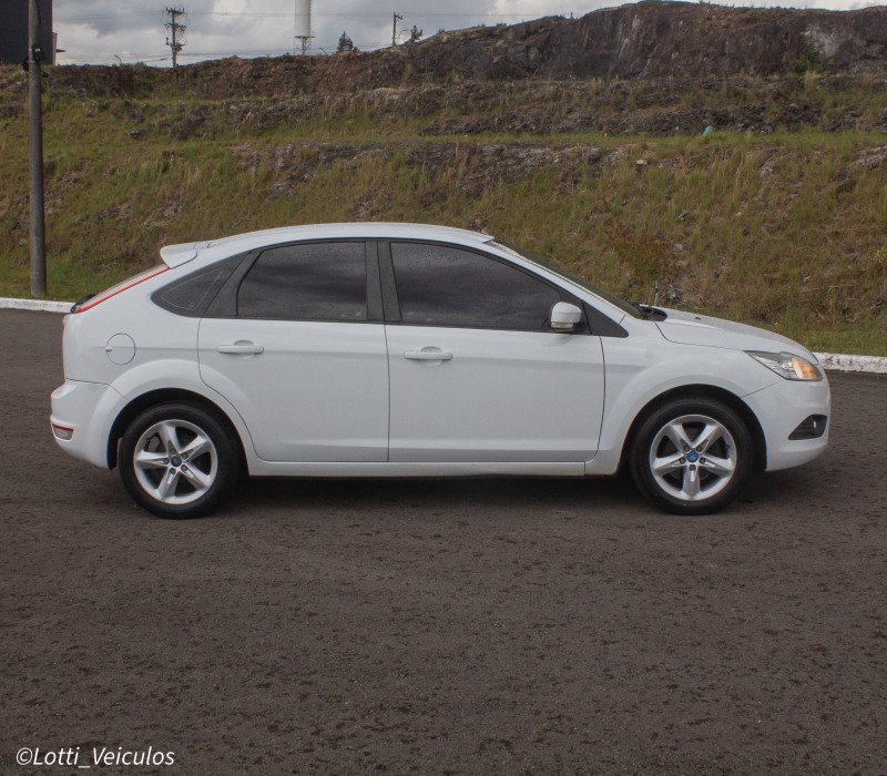 FOCUS 1.6 S 16V FLEX 4P MANUAL - 2012 - FARROUPILHA