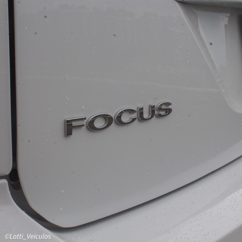 FOCUS 1.6 S 16V FLEX 4P MANUAL - 2012 - FARROUPILHA