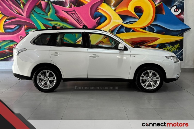 OUTLANDER 3.0 GT 4X4 V6 24V GASOLINA 4P AUTOMÁTICO - 2014 - BENTO GONçALVES