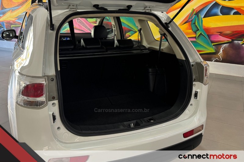OUTLANDER 3.0 GT 4X4 V6 24V GASOLINA 4P AUTOMÁTICO - 2014 - BENTO GONçALVES