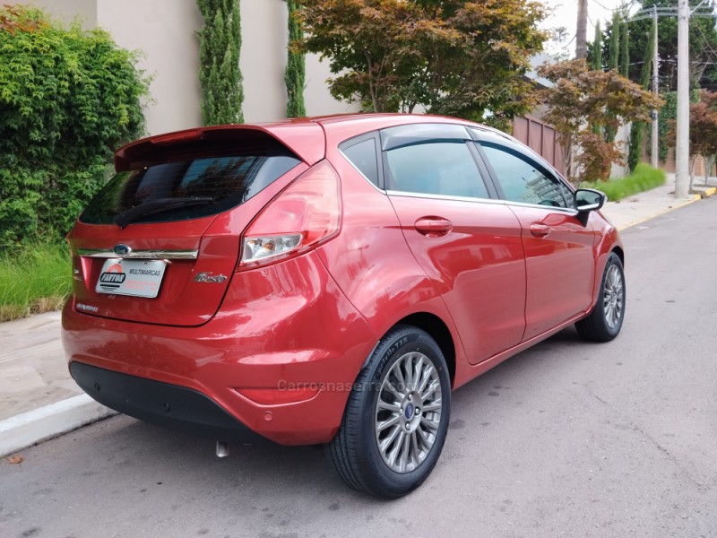 FIESTA 1.6 TITANIUM HATCH 16V FLEX 4P AUTOMÁTICO - 2015 - FARROUPILHA