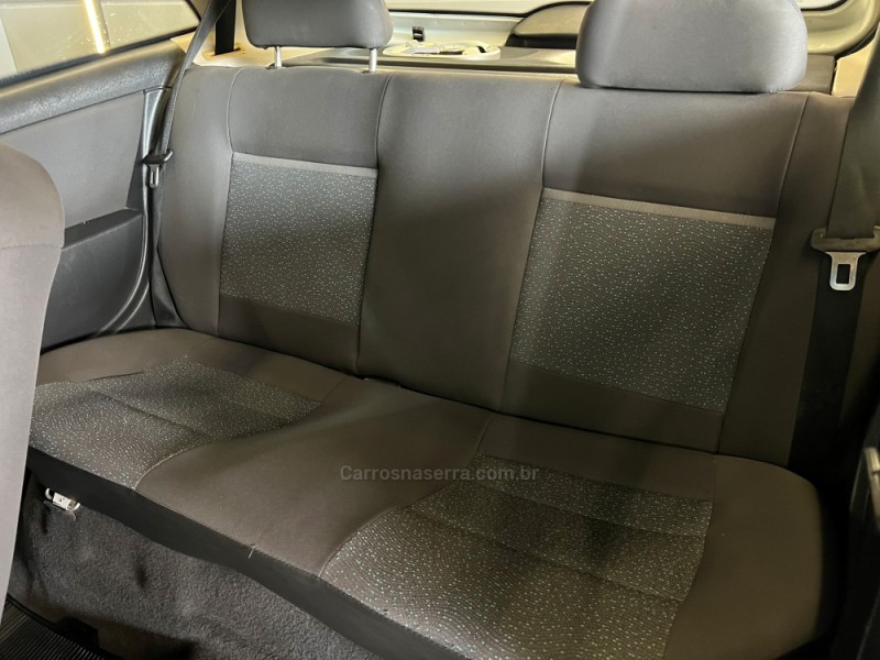 CELTA 1.0 MPFI LS 8V FLEX 4P MANUAL - 2012 - SAPIRANGA