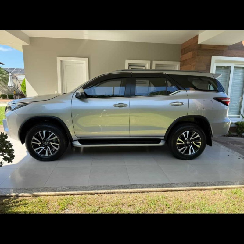 HILUX SW4 2.8 SRX 4X4 7 LUGARES 16V TURBO INTERCOOLER DIESEL 4P AUTOMÁTICO - 2022 - BENTO GONçALVES