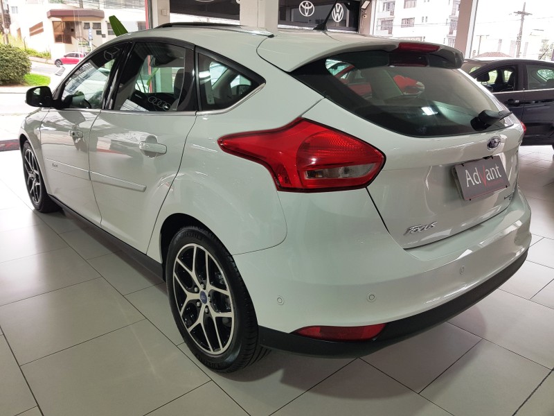 FOCUS 2.0 TITANIUM PLUS HATCH 16V FLEX 4P AUTO - 2016 - CAXIAS DO SUL