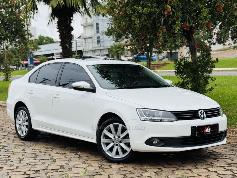 JETTA 2.0 COMFORTLINE FLEX 4P TIPTRONIC - 2014 - CASCA
