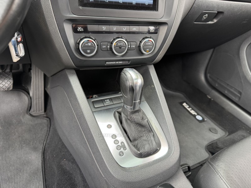 JETTA 2.0 COMFORTLINE FLEX 4P TIPTRONIC - 2014 - CASCA