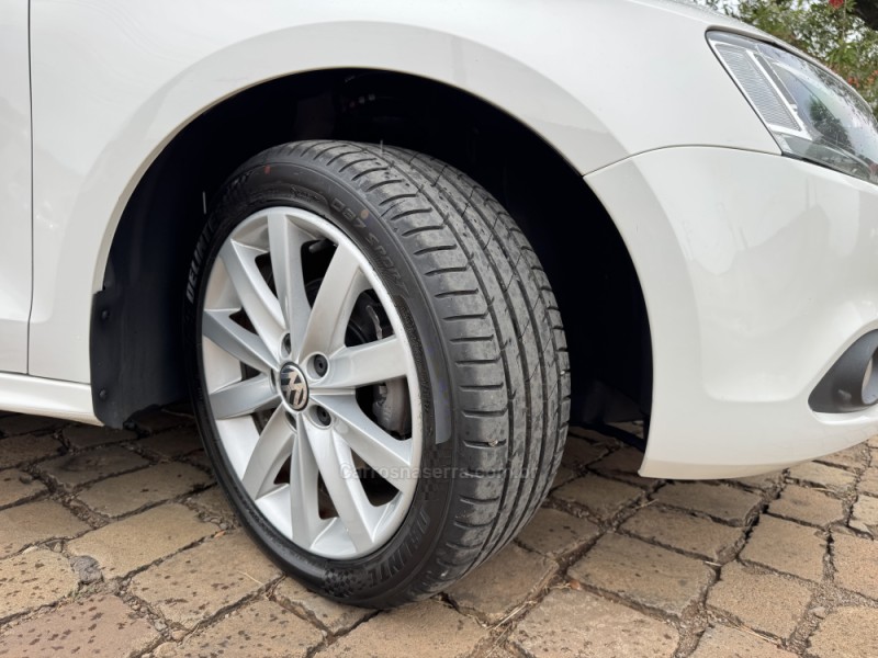 JETTA 2.0 COMFORTLINE FLEX 4P TIPTRONIC - 2014 - CASCA