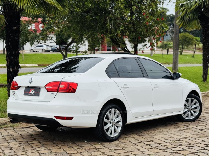 JETTA 2.0 COMFORTLINE FLEX 4P TIPTRONIC - 2014 - CASCA