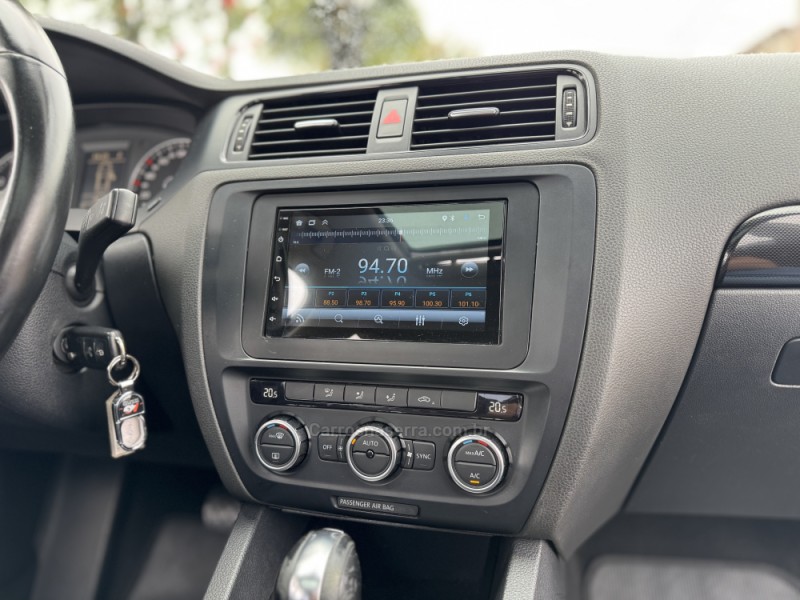 JETTA 2.0 COMFORTLINE FLEX 4P TIPTRONIC - 2014 - CASCA