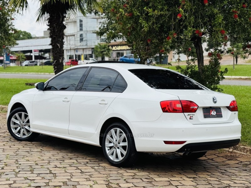 JETTA 2.0 COMFORTLINE FLEX 4P TIPTRONIC - 2014 - CASCA