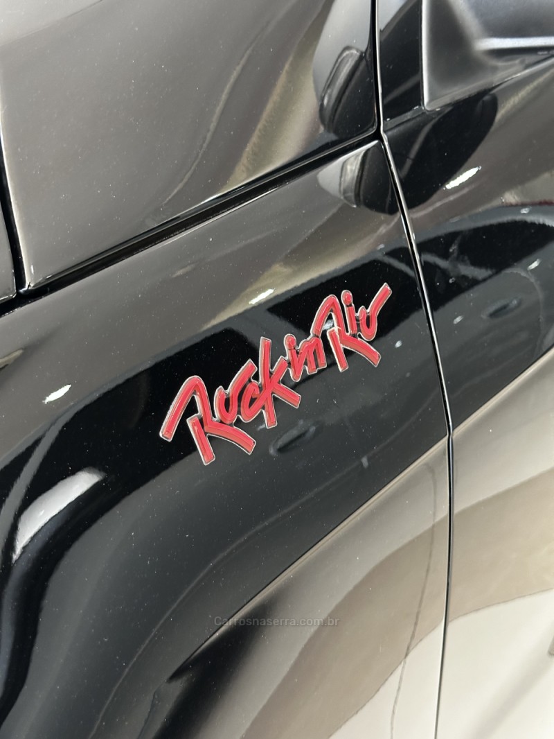 GOL 1.0 MI ROCK IN RIO 8V FLEX 4P MANUAL - 2016 - PORTãO