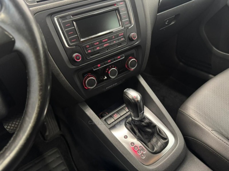 JETTA 2.0 COMFORTLINE FLEX 4P TIPTRONIC - 2013 - CASCA