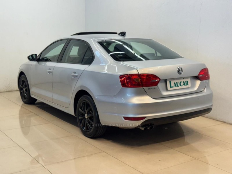 JETTA 2.0 COMFORTLINE FLEX 4P TIPTRONIC - 2013 - CASCA