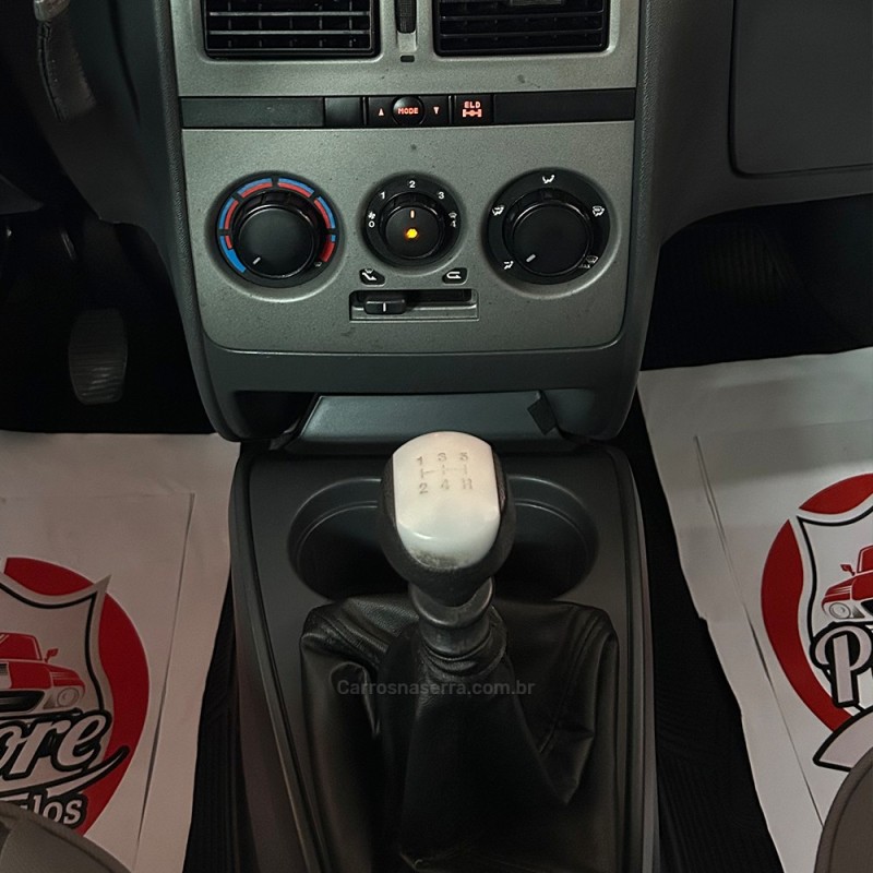 IDEA 1.8 MPI ADVENTURE 8V FLEX 4P MANUAL - 2009 - VACARIA