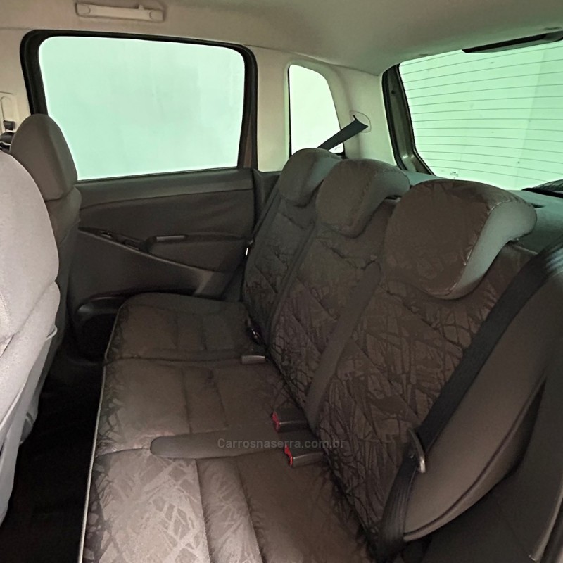 IDEA 1.8 MPI ADVENTURE 8V FLEX 4P MANUAL - 2009 - VACARIA