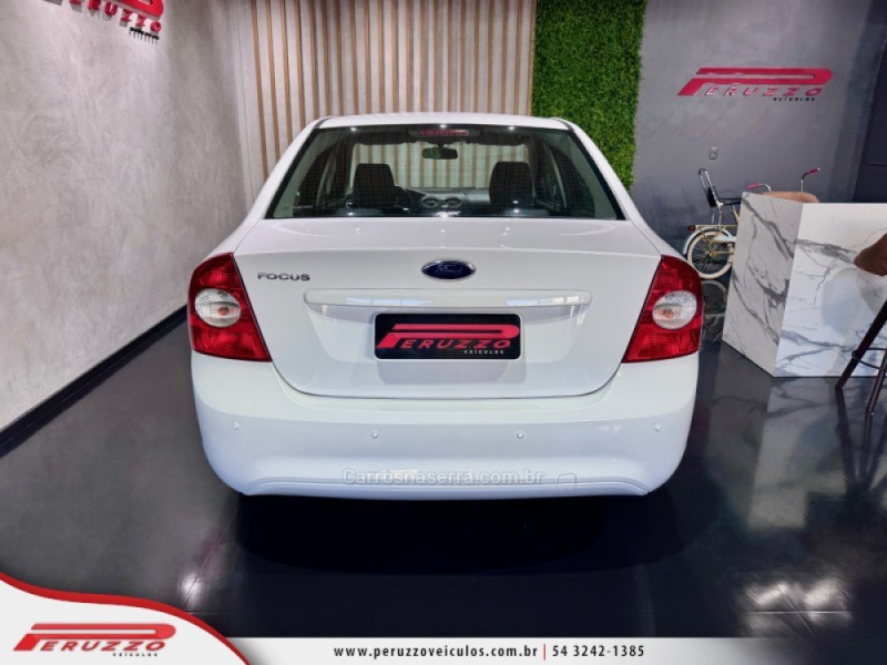 FOCUS 1.6 GLX SEDAN 16V FLEX 4P MANUAL - 2011 - NOVA PRATA