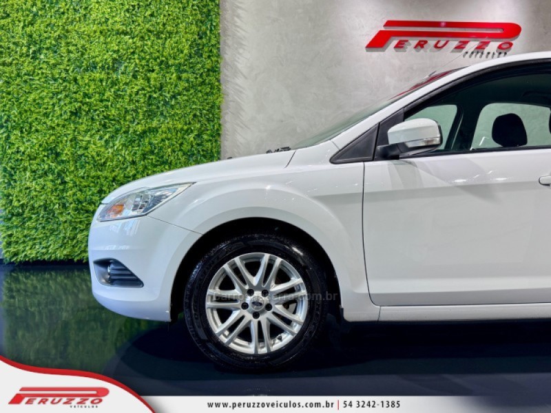 FOCUS 1.6 GLX SEDAN 16V FLEX 4P MANUAL - 2011 - NOVA PRATA