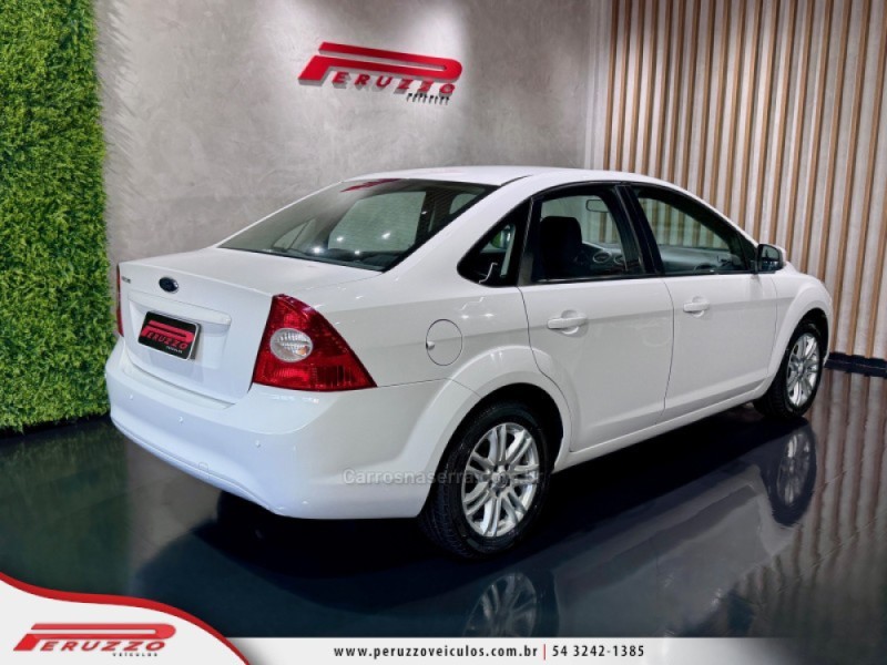 FOCUS 1.6 GLX SEDAN 16V FLEX 4P MANUAL - 2011 - NOVA PRATA