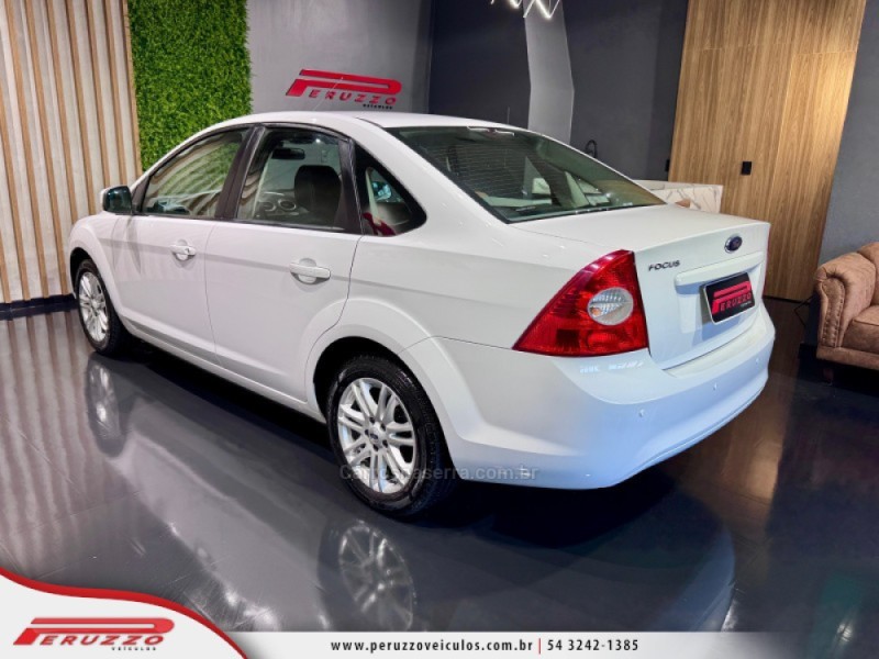 FOCUS 1.6 GLX SEDAN 16V FLEX 4P MANUAL - 2011 - NOVA PRATA