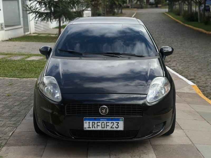 PUNTO 1.4 ATTRACTIVE 8V FLEX 4P MANUAL - 2011 - FARROUPILHA