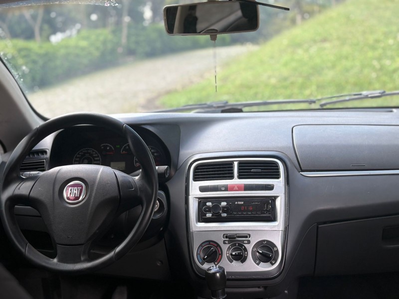 PUNTO 1.4 ATTRACTIVE 8V FLEX 4P MANUAL - 2011 - FARROUPILHA