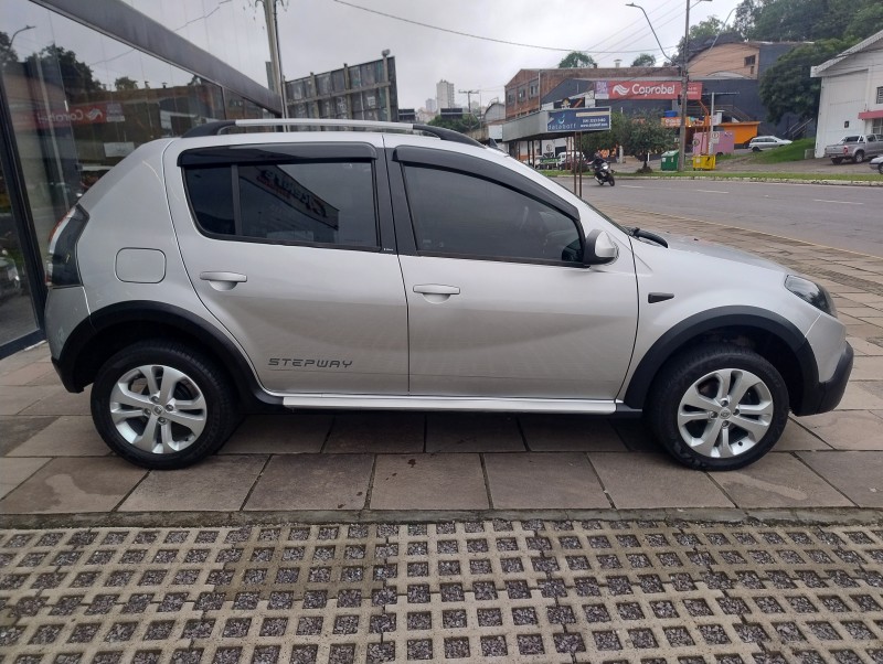 SANDERO 1.6 STEPWAY 8V FLEX 4P MANUAL - 2014 - CAXIAS DO SUL