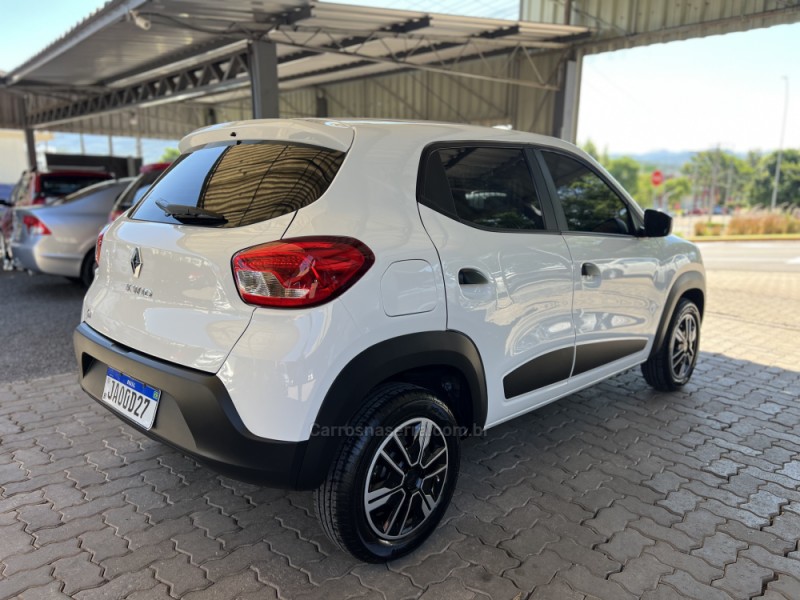 KWID 1.0 12V SCE FLEX ZEN MANUAL - 2022 - BOM PRINCíPIO
