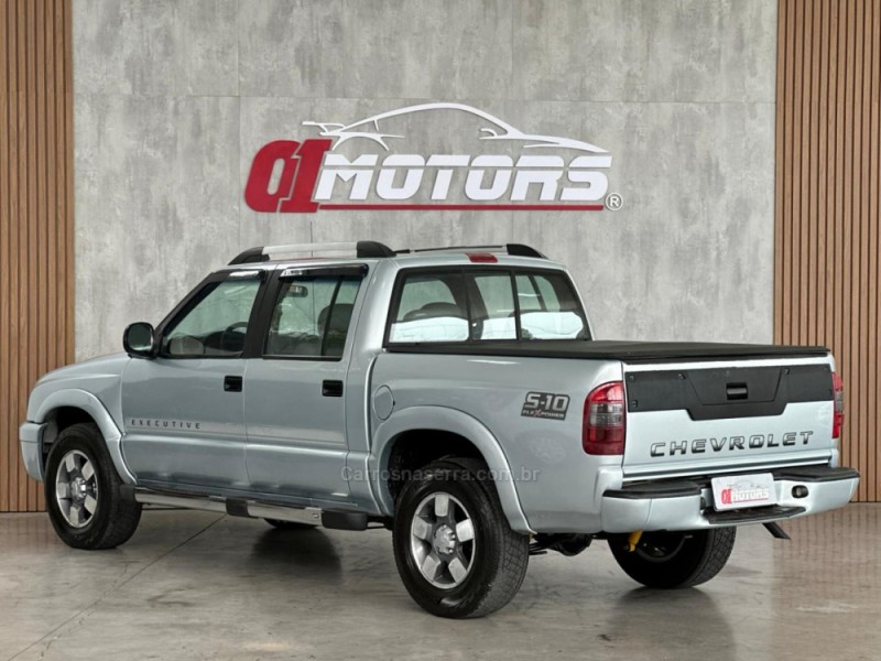 S10 2.4 MPFI EXECUTIVE 4X2 CD 8V FLEX 4P MANUAL - 2010 - NOVO HAMBURGO