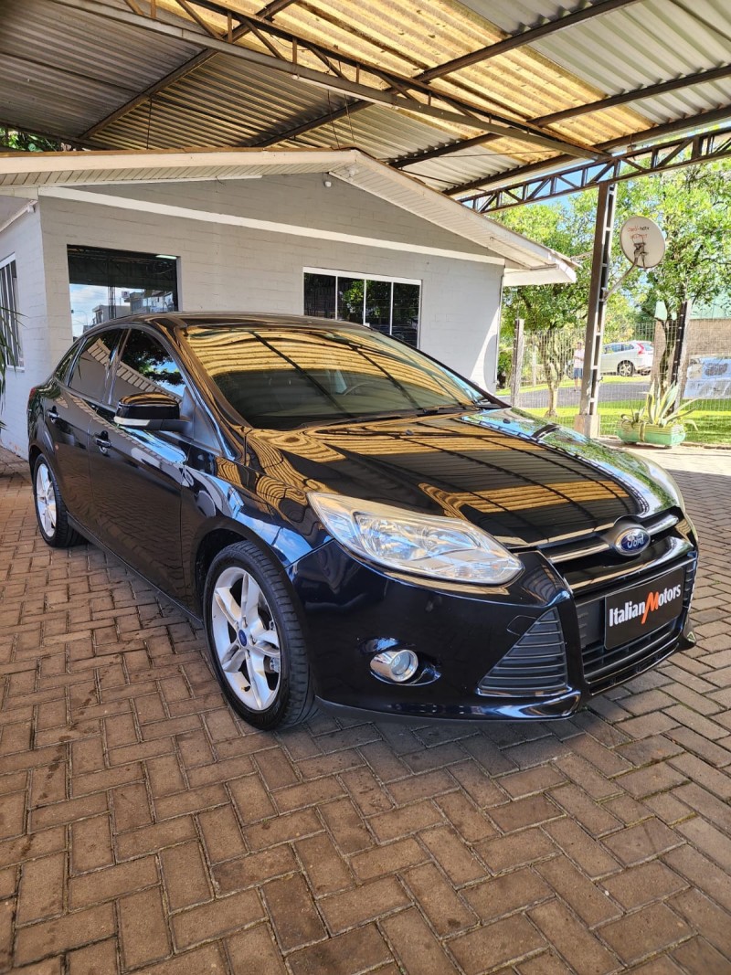 FOCUS 2.0 SE PLUS SEDAN 16V FLEX 4P AUTOMÁTICO - 2014 - CAXIAS DO SUL