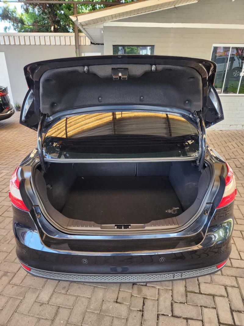 FOCUS 2.0 SE PLUS SEDAN 16V FLEX 4P AUTOMÁTICO - 2014 - CAXIAS DO SUL