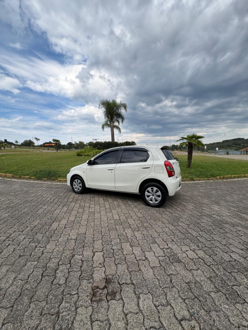 ETIOS 1.3 X 16V FLEX 4P MANUAL - 2014 - CAXIAS DO SUL