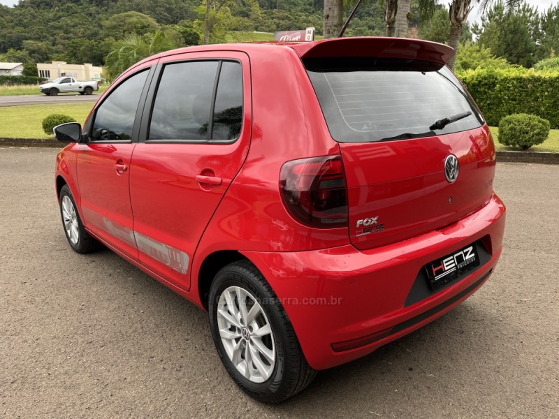 FOX 1.6 MI ROCK IN RIO 8V FLEX 4P MANUAL - 2014 - BOM PRINCíPIO