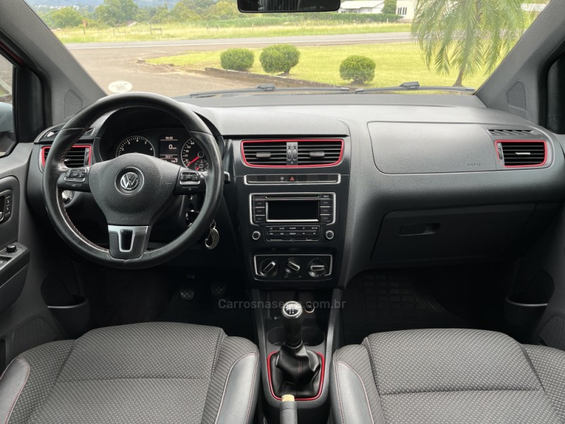 FOX 1.6 MI ROCK IN RIO 8V FLEX 4P MANUAL - 2014 - BOM PRINCíPIO