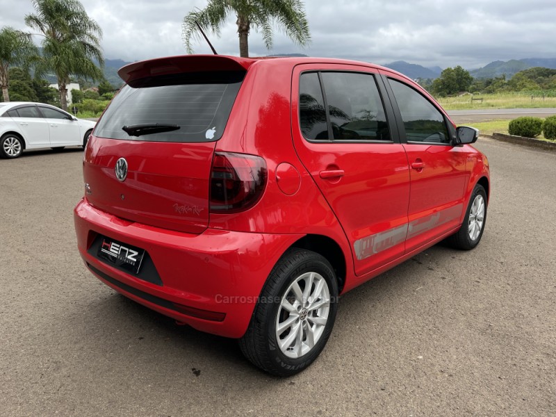 FOX 1.6 MI ROCK IN RIO 8V FLEX 4P MANUAL - 2014 - BOM PRINCíPIO