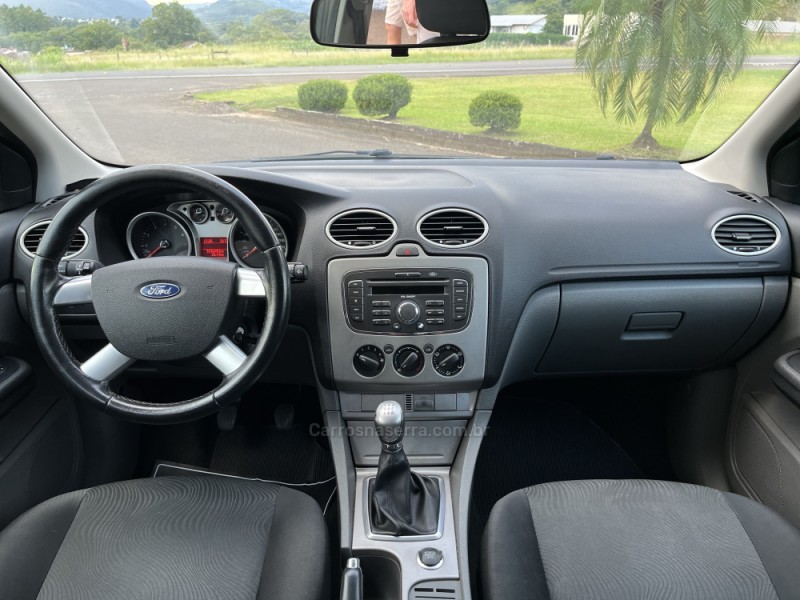 FOCUS 1.6 GLX 16V FLEX 4P MANUAL - 2013 - BOM PRINCíPIO