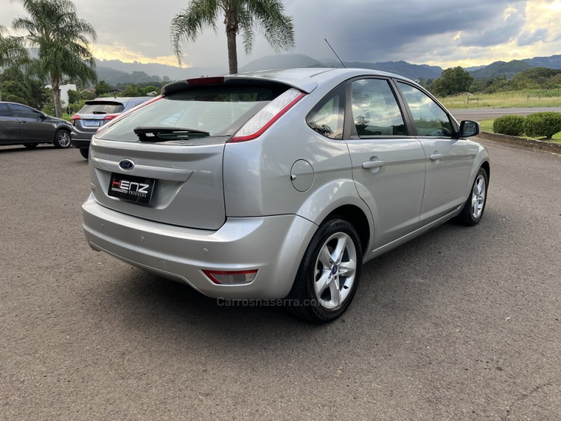 FOCUS 1.6 GLX 16V FLEX 4P MANUAL - 2013 - BOM PRINCíPIO