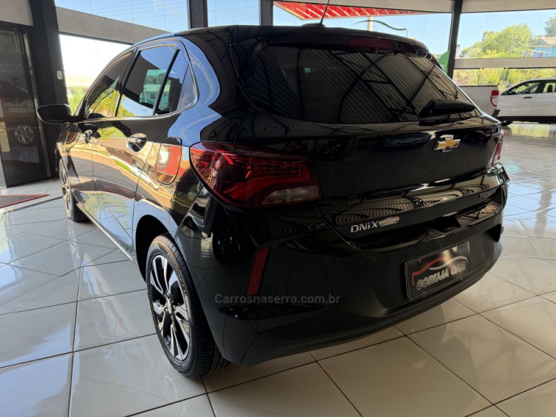 ONIX 1.0	PREMIER II PLUS 12V TURBO FLEX 4P AUTOMÁTICO - 2023 - ESMERALDA