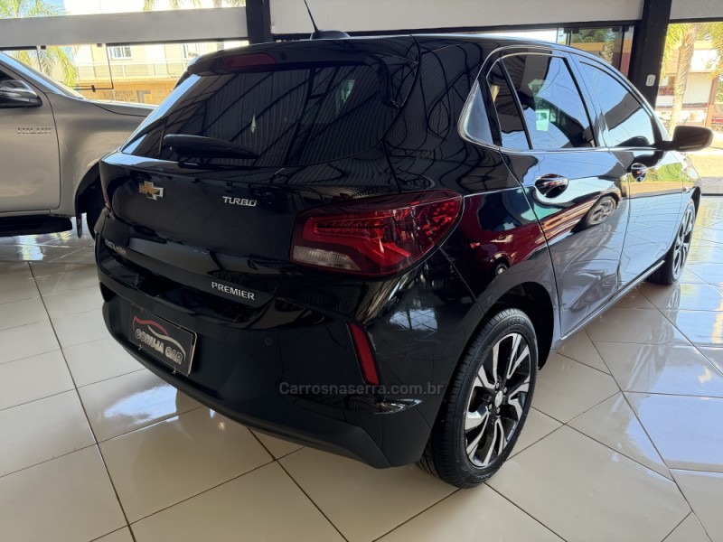 ONIX 1.0	PREMIER II PLUS 12V TURBO FLEX 4P AUTOMÁTICO - 2023 - ESMERALDA