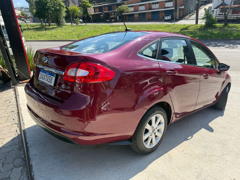 FIESTA 1.6 SEL SEDAN 16V FLEX 4P MANUAL  - 2011 - CAXIAS DO SUL