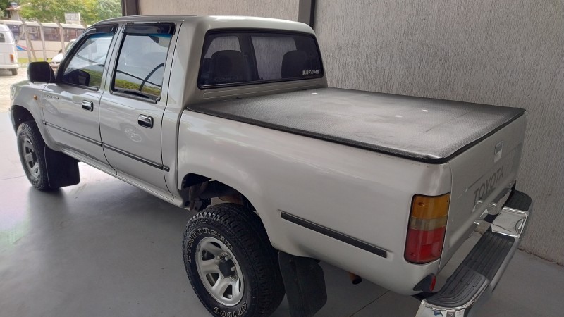 HILUX 3.0 SRV 4X2 CD 8V DIESEL 4P MANUAL - 2002 - SãO SEBASTIãO DO CAí