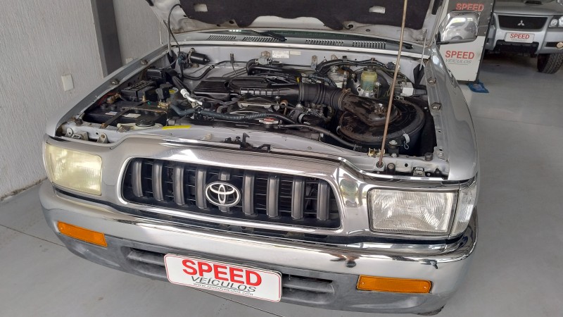 HILUX 3.0 SRV 4X2 CD 8V DIESEL 4P MANUAL - 2002 - SãO SEBASTIãO DO CAí