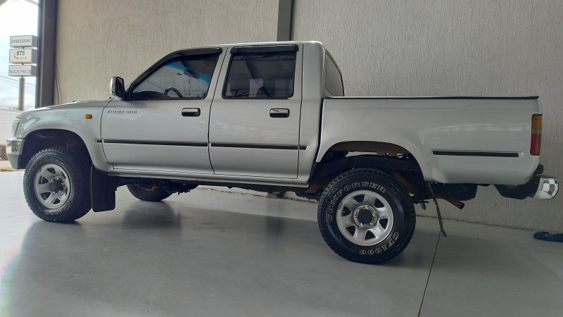 HILUX 3.0 SRV 4X2 CD 8V DIESEL 4P MANUAL - 2002 - SãO SEBASTIãO DO CAí