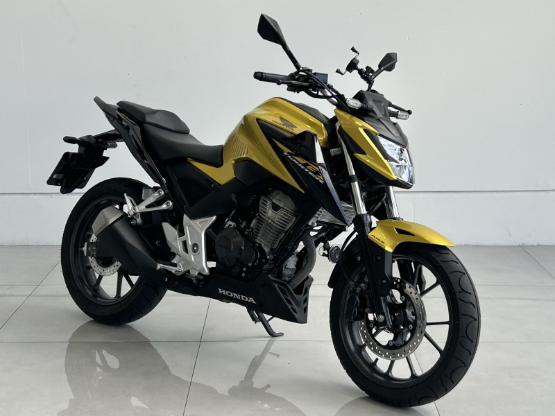 cb 300f twister  2023 caxias do sul