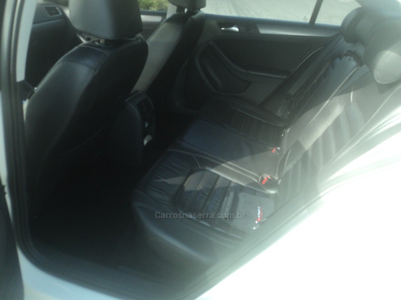 JETTA 2.0 TSI HIGHLINE 211CV GASOLINA 4P DSG - 2013 - FARROUPILHA