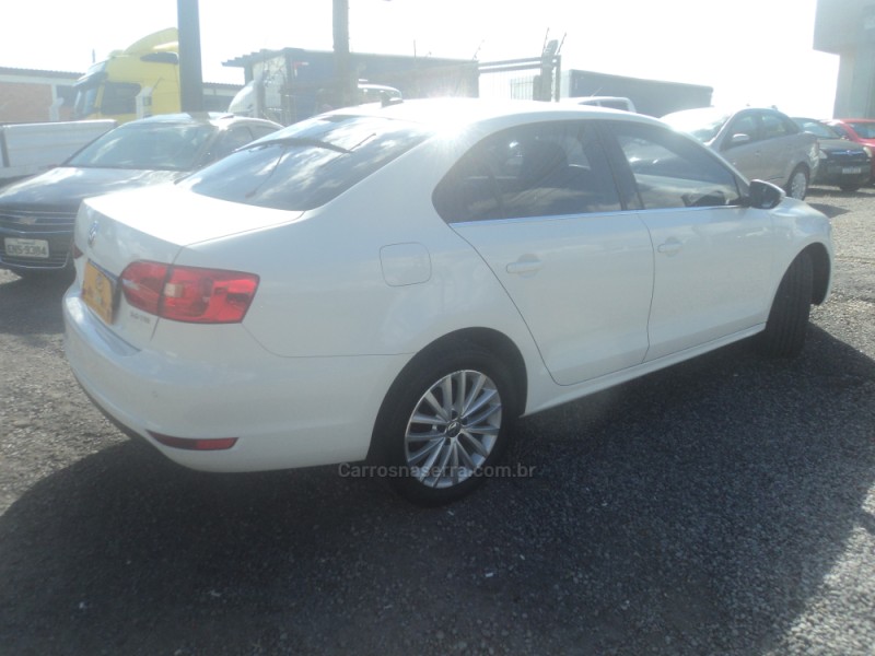 JETTA 2.0 TSI HIGHLINE 211CV GASOLINA 4P DSG - 2013 - FARROUPILHA