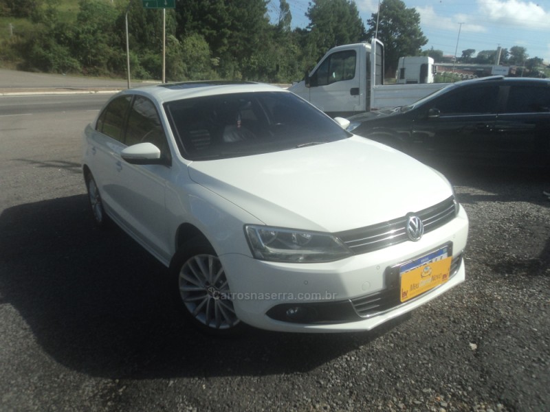 JETTA 2.0 TSI HIGHLINE 211CV GASOLINA 4P DSG - 2013 - FARROUPILHA