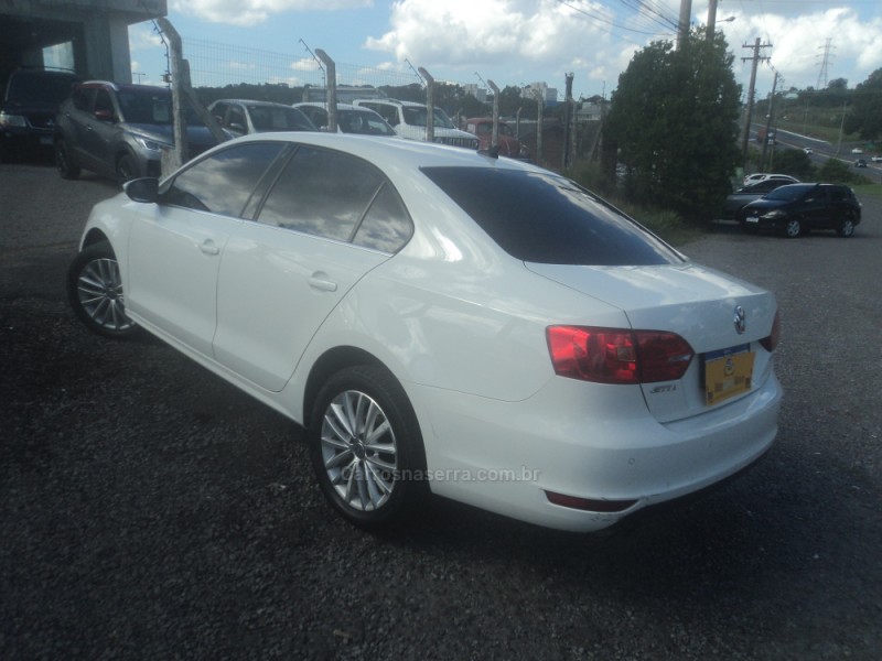 JETTA 2.0 TSI HIGHLINE 211CV GASOLINA 4P DSG - 2013 - FARROUPILHA